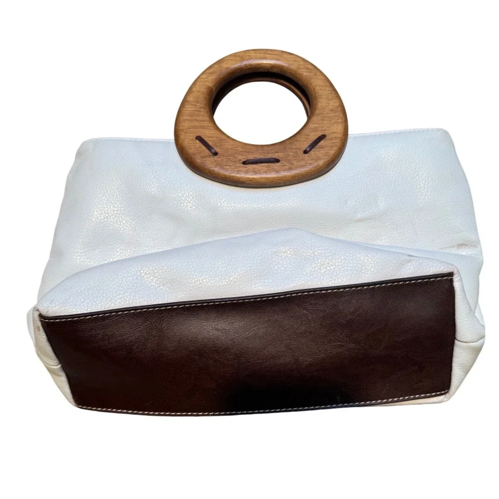 Relic White Pebbled Faux Leather Handbag Brown‎ Wood Ring Handle Vintage Style